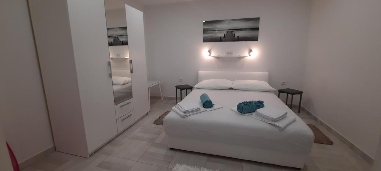 Suho Apartma Komiza