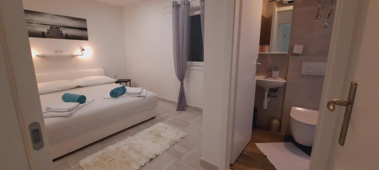 Apartma Suho Komiza