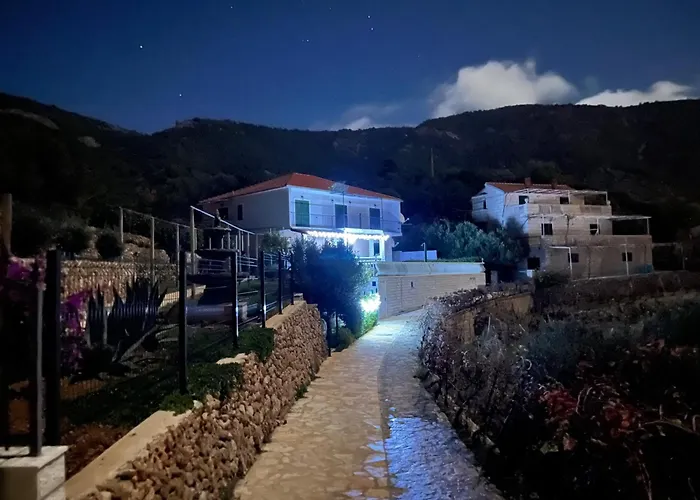 Apartments Suho Komiza